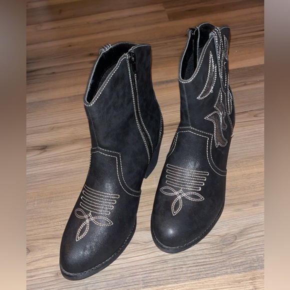 Women’s Cute Western Style Booties Size 9.5 - Picture 2 of 3